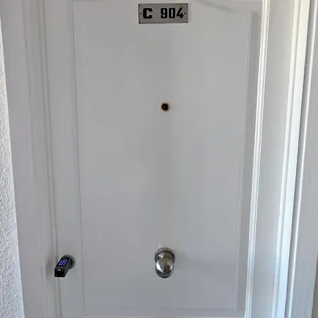 Estudio Tranquilo Cerca Del Mar. דירה *